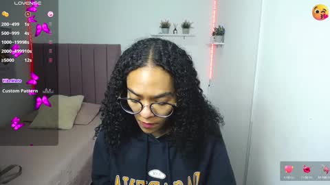 Snapshot of niina_lovee_ chatting on 01/04/25, 01:53 online show from 01/04/25, 01:53
