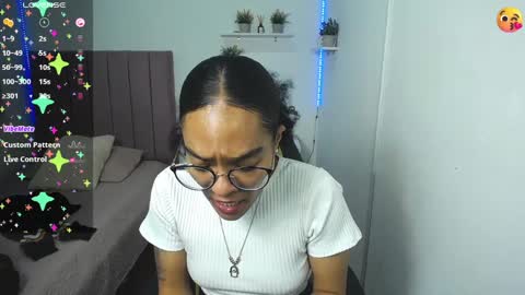 Snapshot of niina_lovee_ chatting on 01/08/25, 04:54 online show from 01/08/25, 04:54