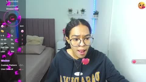 Snapshot of niina_lovee_ chatting on 01/10/25, 02:23 online show from 01/10/25, 02:23