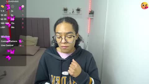 Snapshot of niina_lovee_ chatting on 01/11/25, 01:43 online show from 01/11/25, 01:43