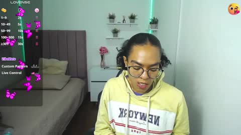 Snapshot of niina_lovee_ chatting on 01/13/25, 05:02 online show from 01/13/25, 05:02