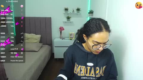 Snapshot of niina_lovee_ chatting on 01/14/25, 02:11 online show from 01/14/25, 02:11