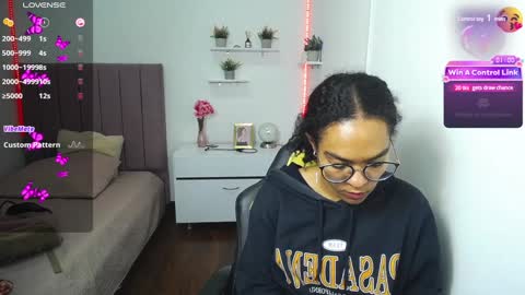Snapshot of niina_lovee_ chatting on 01/14/25, 05:12 online show from 01/14/25, 05:12