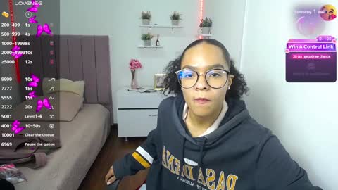 Snapshot of niina_lovee_ chatting on 01/15/25, 04:11 online show from 01/15/25, 04:11