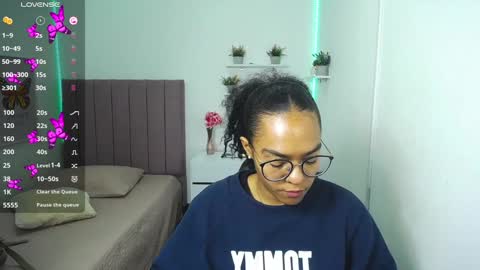 Snapshot of niina_lovee_ chatting on 02/04/25, 01:48 online show from 02/04/25, 01:48