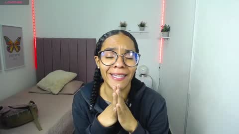 Snapshot of niina_lovee_ chatting on 02/06/25, 01:54 online show from 02/06/25, 01:54