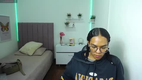 Snapshot of niina_lovee_ chatting on 02/06/25, 04:58 online show from 02/06/25, 04:58