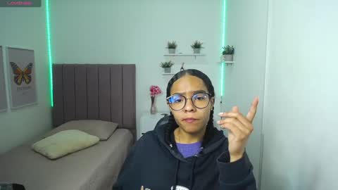 Snapshot of niina_lovee_ chatting on 02/08/25, 01:54 online show from 02/08/25, 01:54