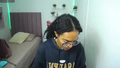 Snapshot of niina_lovee_ chatting on 02/11/25, 02:24 online show from 02/11/25, 02:24