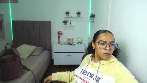 Snapshot of niina_lovee_ chatting on 02/12/25, 03:05 online show from 02/12/25, 03:05