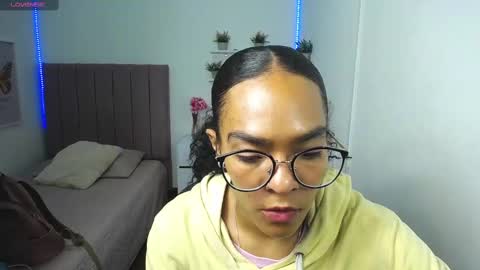 Snapshot of niina_lovee_ chatting on 02/12/25, 06:19 online show from 02/12/25, 06:19