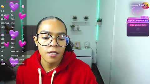 Snapshot of niina_lovee_ chatting on 02/14/25, 04:41 online show from 02/14/25, 04:41