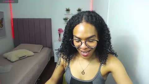 Snapshot of niina_lovee_ chatting on 02/19/25, 08:20 online show from 02/19/25, 08:20