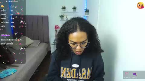 Snapshot of niina_lovee_ chatting on 02/22/25, 03:25 online show from 02/22/25, 03:25