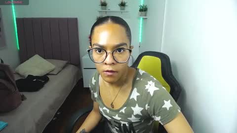 Snapshot of niina_lovee_ chatting on 02/26/25, 05:39 online show from 02/26/25, 05:39