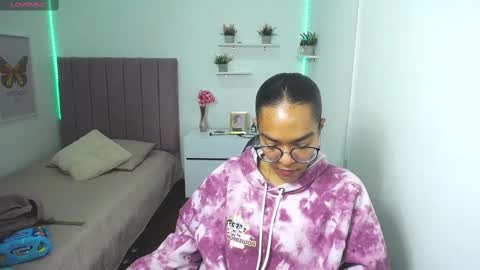 Snapshot of niina_lovee_ chatting on 02/27/25, 03:59 online show from 02/27/25, 03:59