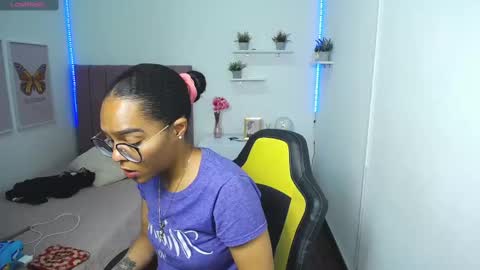 Snapshot of niina_lovee_ chatting on 02/28/25, 06:09 online show from 02/28/25, 06:09