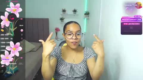 Snapshot of niina_lovee_ chatting on 03/01/25, 06:00 online show from 03/01/25, 06:00