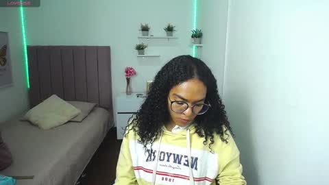 Snapshot of niina_lovee_ chatting on 03/04/25, 03:37 online show from 03/04/25, 03:37