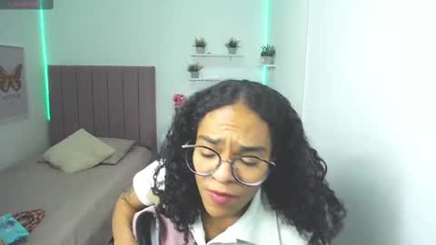 Snapshot of niina_lovee_ chatting on 03/04/25, 06:39 online show from 03/04/25, 06:39