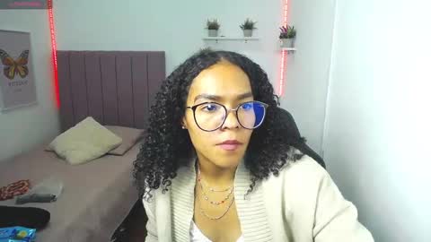 Snapshot of niina_lovee_ chatting on 03/05/25, 04:35 online show from 03/05/25, 04:35