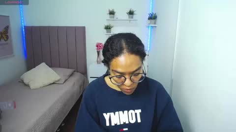 Snapshot of niina_lovee_ chatting on 03/06/25, 04:49 online show from 03/06/25, 04:49