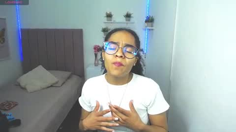Snapshot of niina_lovee_ chatting on 03/07/25, 05:17 online show from 03/07/25, 05:17