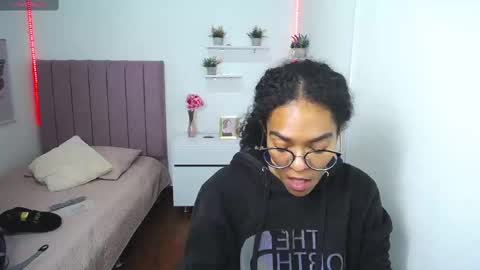 Snapshot of niina_lovee_ chatting on 03/10/25, 03:41 online show from 03/10/25, 03:41