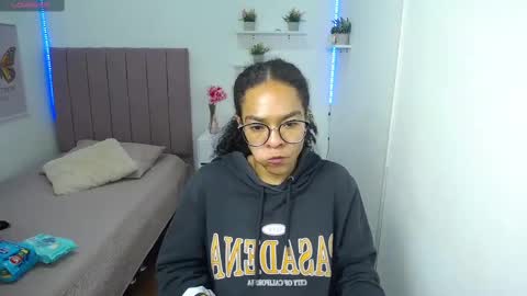 Snapshot of niina_lovee_ chatting on 03/11/25, 02:51 online show from 03/11/25, 02:51