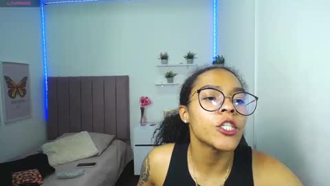 Snapshot of niina_lovee_ chatting on 03/12/25, 07:28 online show from 03/12/25, 07:28