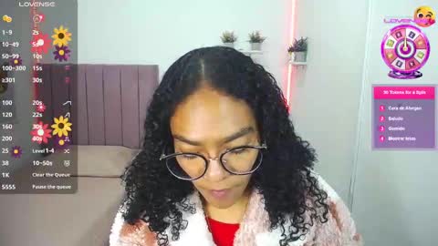 Snapshot of niina_lovee_ chatting on 09/08/25, 02:38 online show from 09/08/25, 02:38