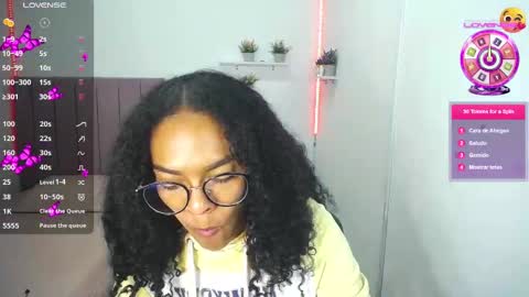 Snapshot of niina_lovee_ chatting on 09/09/25, 02:38 online show from 09/09/25, 02:38