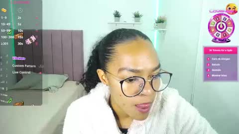 Snapshot of niina_lovee_ chatting on 09/20/25, 02:51 online show from 09/20/25, 02:51