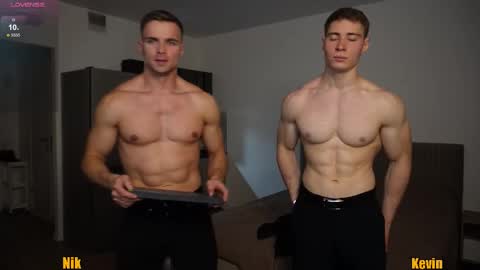 Snapshot of nik_sharp chatting on 10/24/25, 03:30 Nik online show from 10/24/25, 03:30