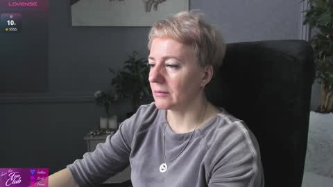 Snapshot of nika_smit chatting on 12/14/24, 05:18 Nika online show from 12/14/24, 05:18