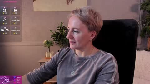 Snapshot of nika_smit chatting on 12/14/24, 11:50 Nika online show from 12/14/24, 11:50