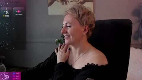 Snapshot of nika_smit chatting on 12/15/24, 12:49 Nika online show from 12/15/24, 12:49