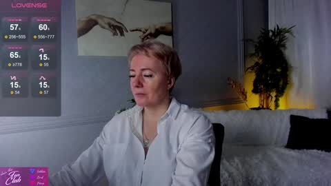 Snapshot of nika_smit chatting on 12/20/24, 10:16 Nika online show from 12/20/24, 10:16