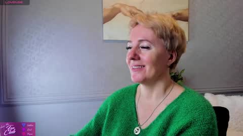 Snapshot of nika_smit chatting on 12/23/24, 09:59 Nika online show from 12/23/24, 09:59