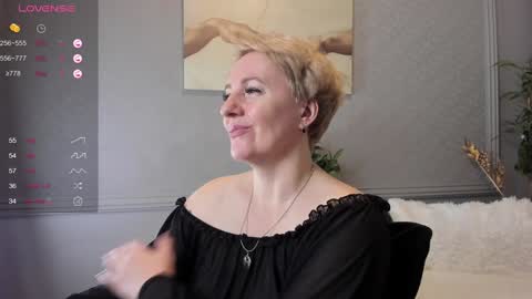 Snapshot of nika_smit chatting on 12/24/24, 12:11 Nika online show from 12/24/24, 12:11