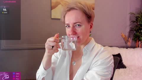 Snapshot of nika_smit chatting on 01/04/25, 08:28 Nika online show from 01/04/25, 08:28