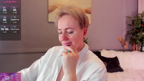 Snapshot of nika_smit chatting on 01/04/25, 02:35 Nika online show from 01/04/25, 02:35