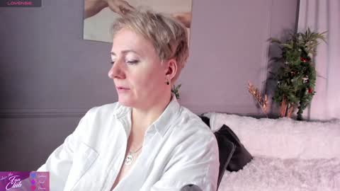 Snapshot of nika_smit chatting on 01/05/25, 08:22 Nika online show from 01/05/25, 08:22