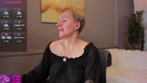 Snapshot of nika_smit chatting on 01/11/25, 11:45 Nika online show from 01/11/25, 11:45