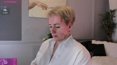 Snapshot of nika_smit chatting on 01/18/25, 09:02 Nika online show from 01/18/25, 09:02