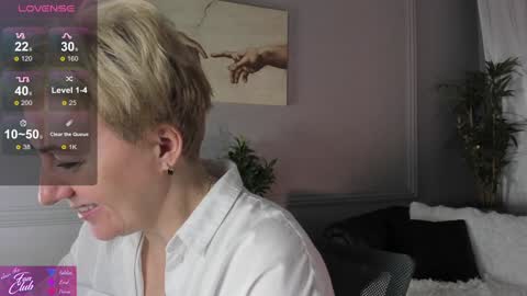 Snapshot of nika_smit chatting on 01/19/25, 05:26 Nika online show from 01/19/25, 05:26