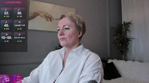 Snapshot of nika_smit chatting on 02/02/25, 10:57 Nika online show from 02/02/25, 10:57