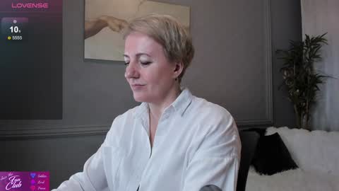 Snapshot of nika_smit chatting on 02/02/25, 02:02 Nika online show from 02/02/25, 02:02