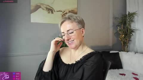 Snapshot of nika_smit chatting on 02/14/25, 02:44 Nika online show from 02/14/25, 02:44