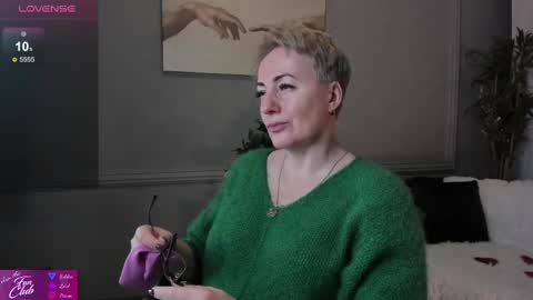 Snapshot of nika_smit chatting on 02/15/25, 05:30 Nika online show from 02/15/25, 05:30